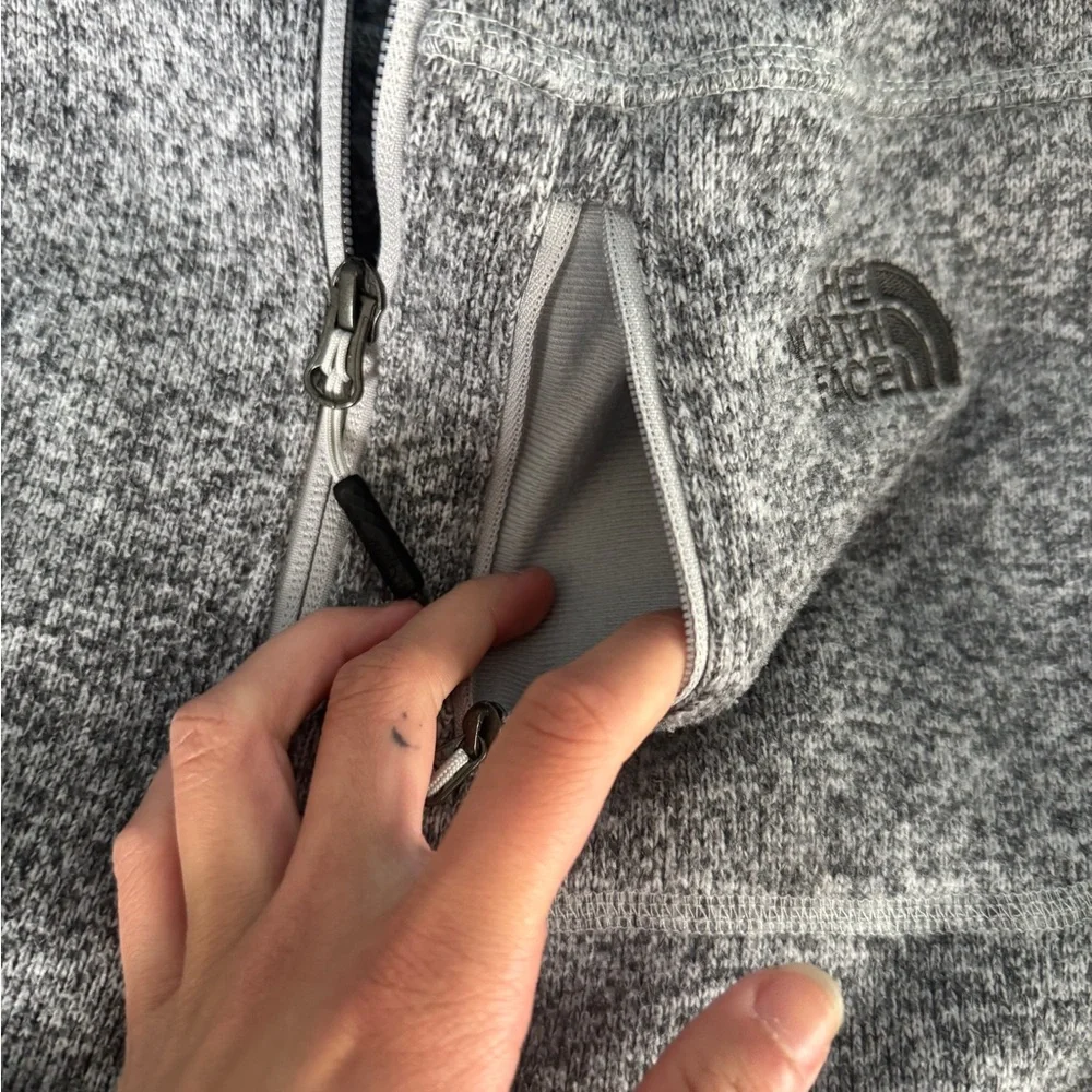 The North Face Men's Small Grey Quarter-Zip Fleece Pullover - Picture 8 of 11